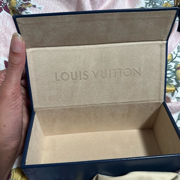Louis Vuitton Sunglasses - Picture 2 of 11